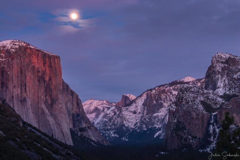 Восход луны над Эль-Капитаном (El Capitan)