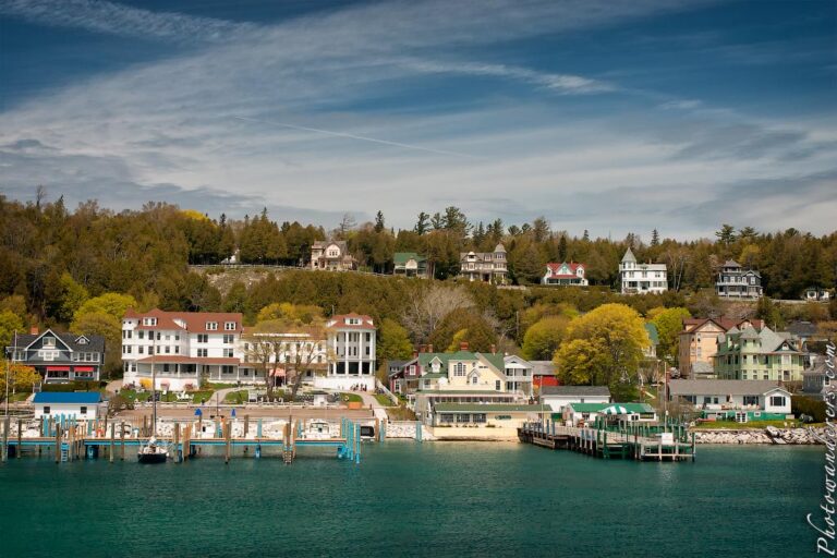 Викторианские домики, остров Макино, Мичиган | Victorian houses, Mackinac Island, Michigan