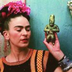 Фрида с Ольмекской статуэткой, Николас Мюррей, 1939 | Frida with Olmec figurine, Nickolas Murray, 1939