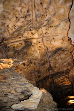 Крест и перевернутая двойка