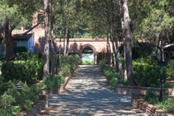 Главное здание монастыря