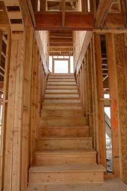 Лестница на второй этаж Лестница на второй этаж