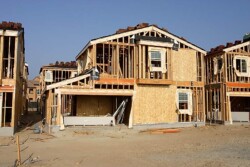 Поставили окна и несколько укрепили стены Поставили окна и несколько укрепили стены