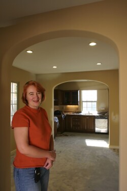 Это уже похоже на столовую и кухню Это уже похоже на столовую и кухню