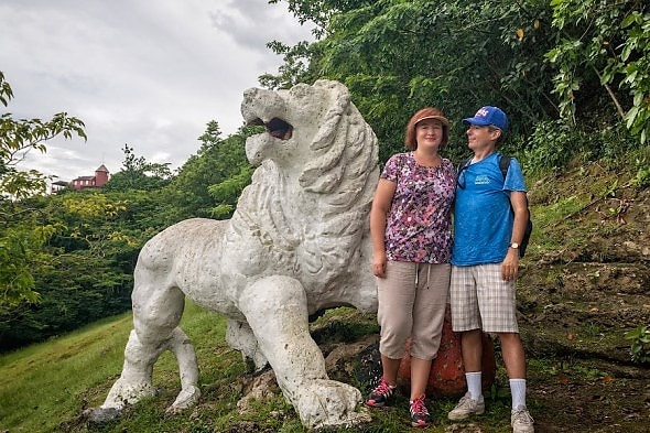 Возле статуи льва на Ган Хилл, Барбадос | Near Lion at Gun Hill